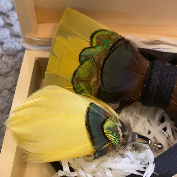 Feather bow tie holiday collection - Picture 2 of 7